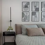 Brand New 58 Loft With Free Parking Lägenhet *