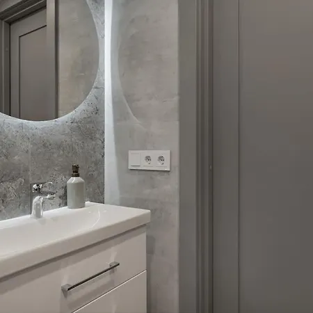 Апартаменты Brand New 58 Loft With Free Parking *